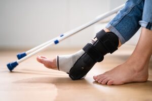 Read more about the article Foot Surgery in Austin? Why You Need a Knee Scooter